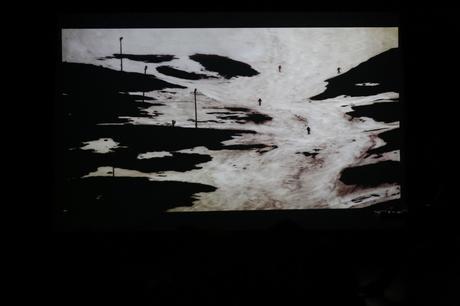 “Ficción experimental y la videoinstalación multipantalla” de Lois Patiño
