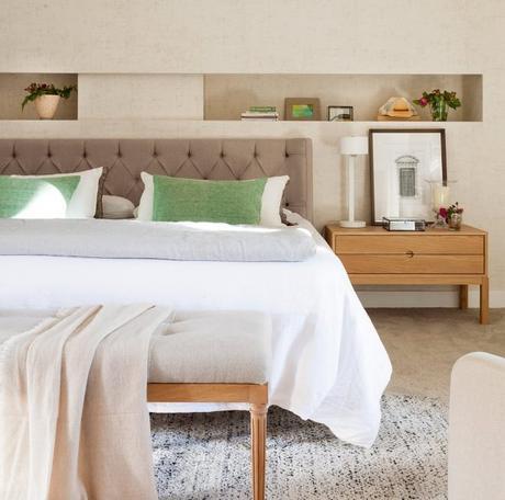 Posibilidades de un salon pequeño cabecero-tapizado-color-topo