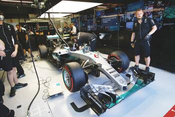 La F1 adopta las gafas inteligentes moverio de Epson para el tour de talleres