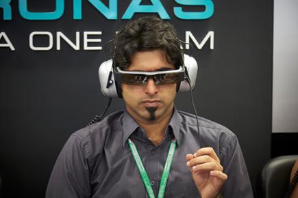 La F1 adopta las gafas inteligentes moverio de Epson para el tour de talleres