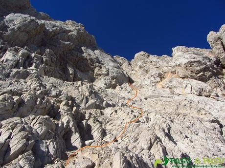 Camino a la chimenea del Llambrion