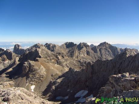 Vista hacia el Urriellu desde el Llambrión