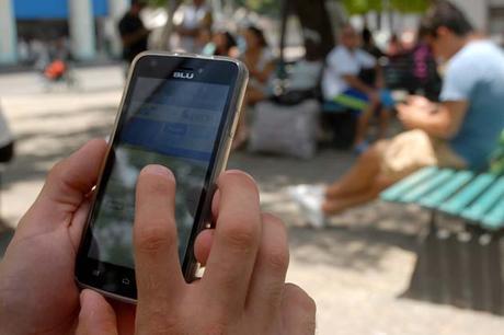 Conexión Wifi en el Parque Fe del Valles (Calles San Rafael y Galiano, Habana Vieja)