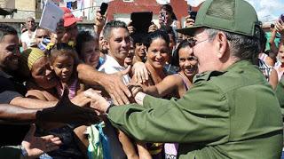 Raúl Castro supervisó en Maisí y Baracoa daños y recuperación por huracán Matthew [+ fotos y video]