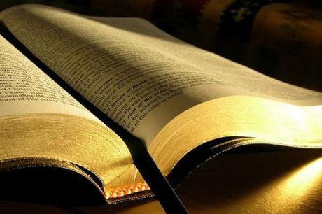 Delincuentes perforan una pared para robar ¡150.000 biblias! #Religion