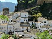 Parque Natural Sierra Cazorla, Segura Villas entre escarpadas montañas olivares