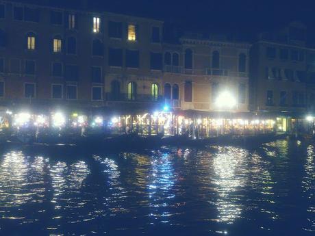 looks-looks-para-hacer-turismo-venecia-travels-venezia-los-looks-de-mi-armario-blogger-madrid-blogger-curvy-talla-grande-plus-size-viajar-a-venecia-italia-013 http://www.loslooksdemiarmario.com/2016/10/venecia-magica.html