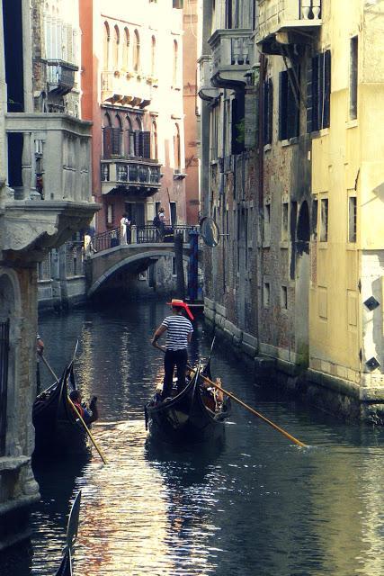 http://www.loslooksdemiarmario.com/2016/10/venecia-magica.html