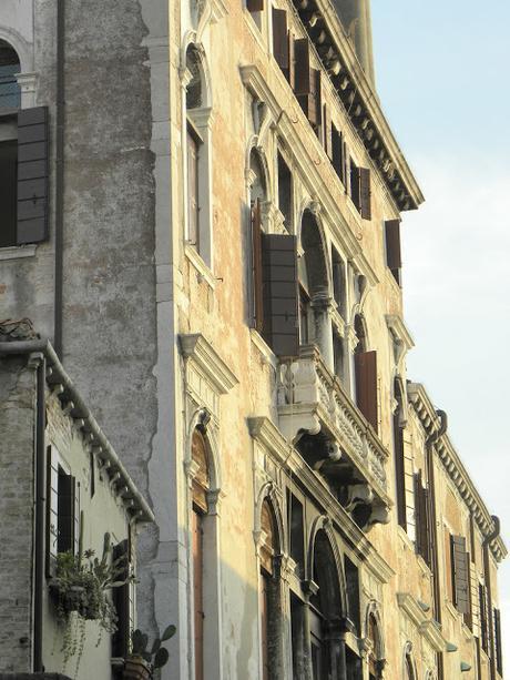 looks-looks-para-hacer-turismo-venecia-travels-venezia-los-looks-de-mi-armario-blogger-madrid-blogger-curvy-talla-grande-plus-size-viajar-a-venecia-italia-05 http://www.loslooksdemiarmario.com/2016/10/venecia-magica.html