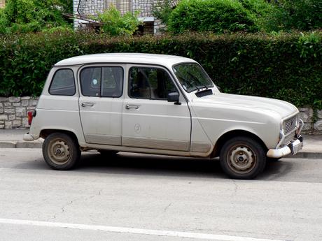 Renault4_retro2.JPG