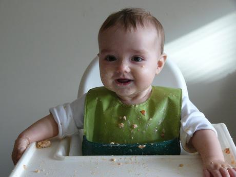 LOS BEBÉS QUE COMEN PAPILLAS ¿TIENEN PROBLEMAS PARA COMER SOLIDO?