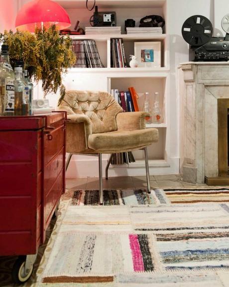 Alfombras para el salón. Estilo patchwork alfombra-tejida-bio-sin-tenir-salon-salon-blanco-caput-mano