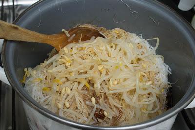 Fideos de arroz con gambones a la barbacoa