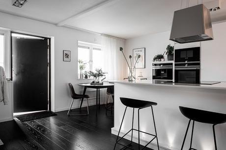 DECO | Un precioso apartamento con baldosas hidráulicas y mucho color negro