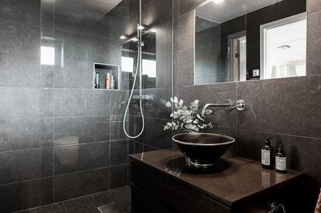 DECO | Un precioso apartamento con baldosas hidráulicas y mucho color negro