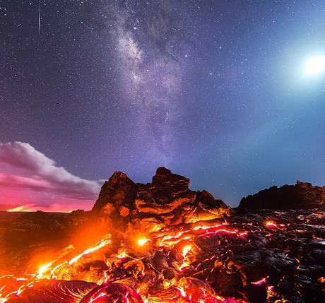 fotografo-captura-la-luna-la-via-lactea-una-estrella-fugaz-y-un-volcan-en-erupcion-al-mismo-tiempo