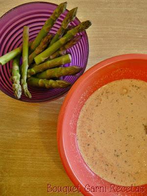 Espárragos fritos con salsa de mostaza