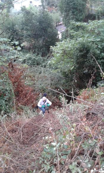 Laura practicando barranquismo