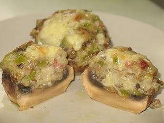 Champiñones rellenos gratinados