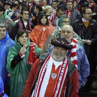 El Parlamento vasco prohibe fumar en los estadios de fútbol