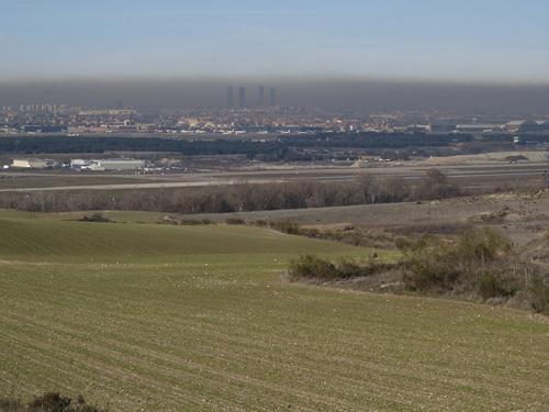 Fotografía de la boina de contaminación cubriendo Madrid