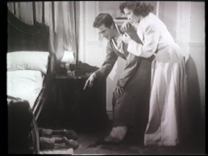 Producciones La Codorniz: Habitación para tres, humorismo español de vanguardia. Elogio a la vida excéntrica, el talento de Tono y los Celuloides rancios