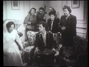 Producciones La Codorniz: Habitación para tres, humorismo español de vanguardia. Elogio a la vida excéntrica, el talento de Tono y los Celuloides rancios