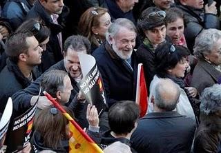 Contra ETA y en apoyo a las victimas del terrorismo miles de personas se manifiestan en Madrid.
