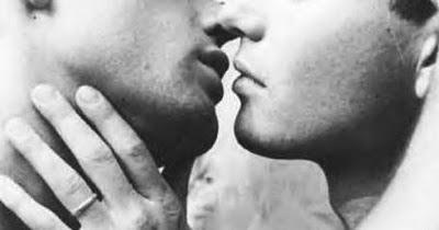 Comienza a hacerse tarde en este desierto muerto de sentimientos.