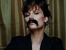 verdad portuguesas tienen bigote?