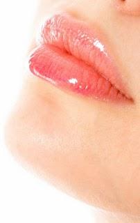 Usar gloss o brillo de lábios incrementa el riesgo de sufrir cáncer de piel