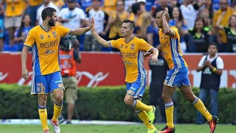 Gran pleito de Gignac y Torres contra seguidores de Tigres Gran pleito de Gignac y Torres contra seguidores de Tigres