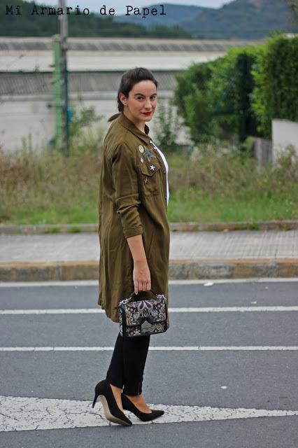 Outfit: Ideas para Vestir una Sobrecamisa Verde Militar