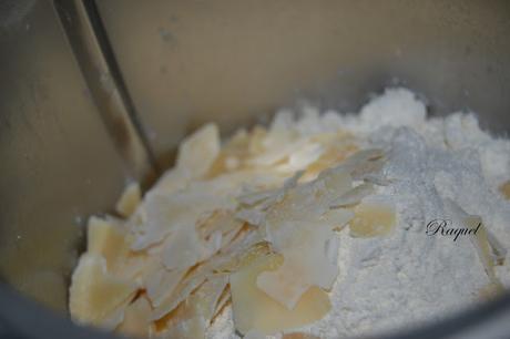 Pan blanco con queso grana padano reserva