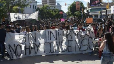 Estudiantes marcharon en contra de la reforma a las secundarias