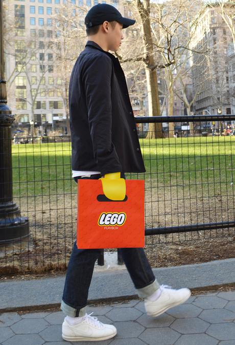 Esta bolsa transforma tu mano en la de un muñeco LEGO