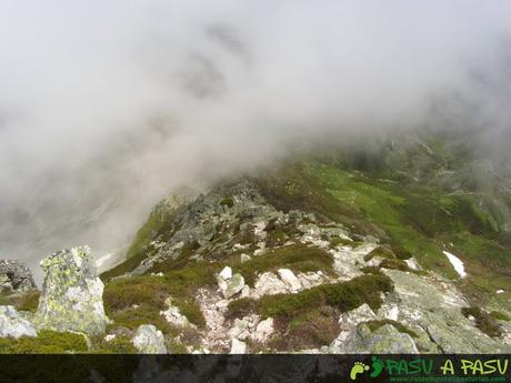 Niebla entrando en la arista del Torres