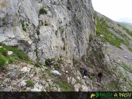 Atravesando tramo rocoso