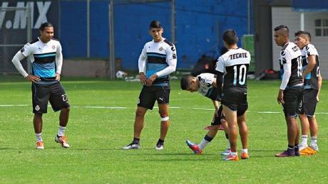 Chivas cuenta con Jair Pereira y Alan Pulido para el partido de Copa MX