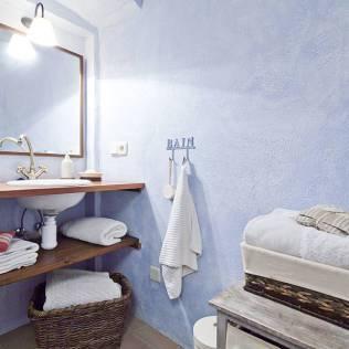 ALQUILER DE CASA EN EL EMPORDA CON MUCHO ENCANTO , decoradora JUDITH FARRAN : Baños de estilo rústico de Home Deco Decoración