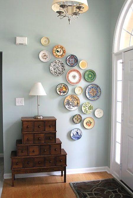 Decorar paredes con platos