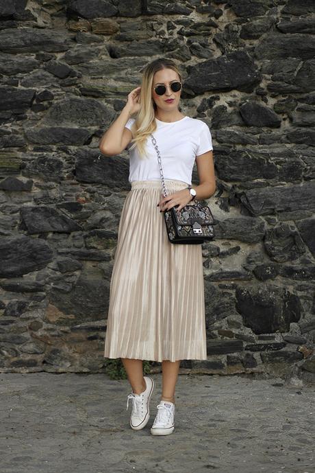 PLEATED GOLD SKIRT