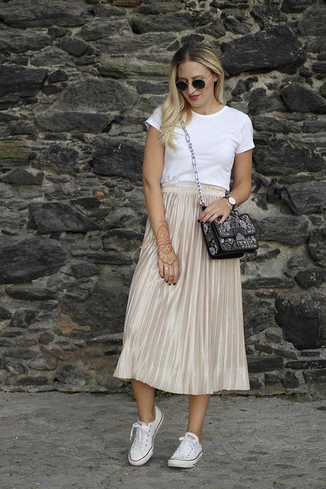 PLEATED GOLD SKIRT