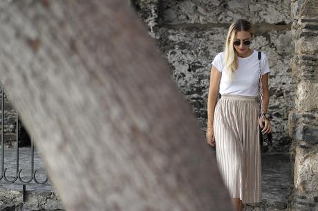 PLEATED GOLD SKIRT