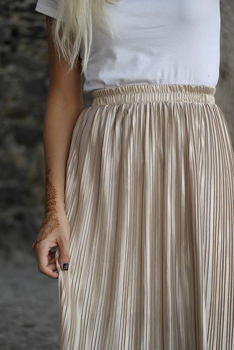 PLEATED GOLD SKIRT