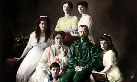 “Los Románov 1613-1918”, de Simon Sebag Montefiore el-zar-nicolas-ii-y-su-familia-fotografia-alamy