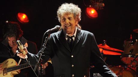 BOB DYLAN Y LA POLÉMICA. El Nobel y Dylan.