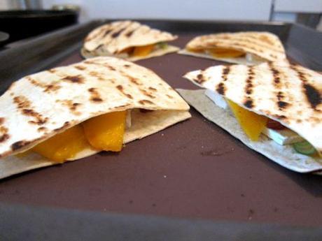 Quesadillas de mango y queso brie quesadillas-de-mango-y-brie-08
