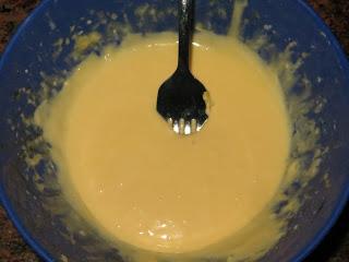 PINCHO DE LACÓN Y JAMÓN CON SALSA HOLANDESA