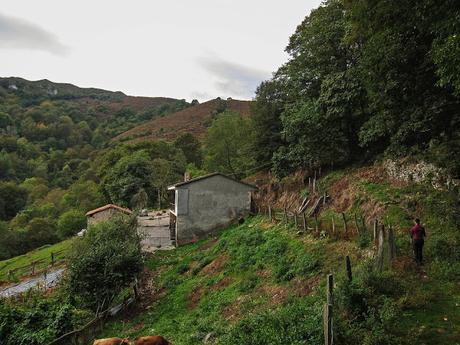 SENDA DEL CHORRÓN Y CERRU'L TOMBU